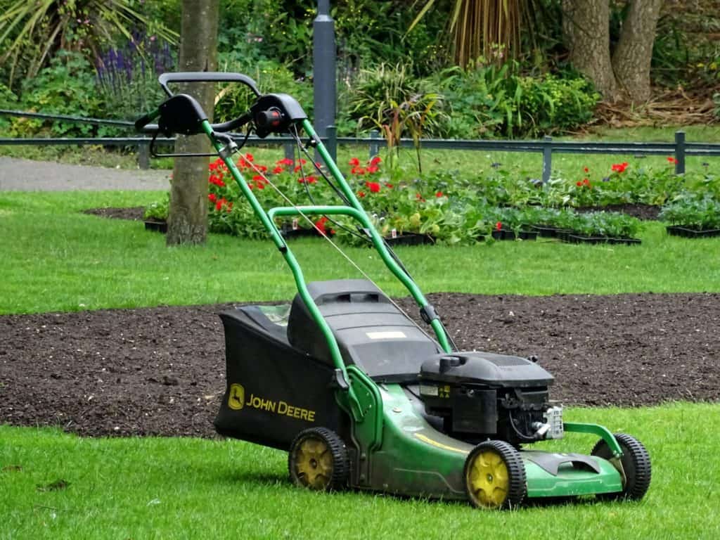 Self propelled mower vs push